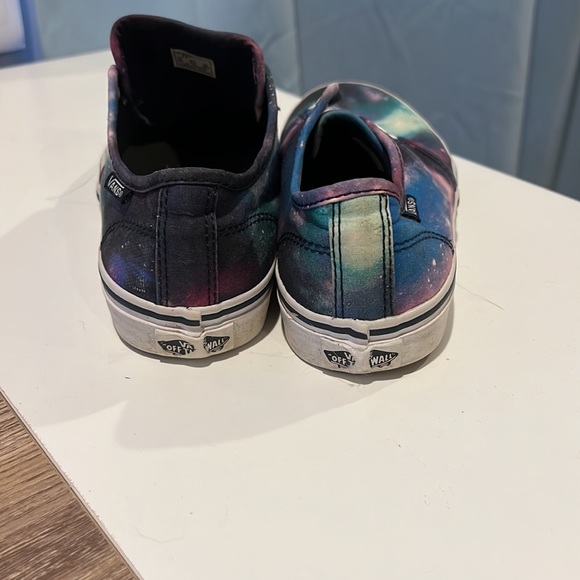 Vans - Picture 2 of 3